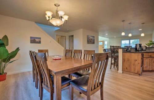 Bandon House | Spacious Bandon Getaway - 2 Blocks to Ocean!