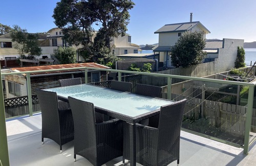 Oakura House | Spacious Beach House