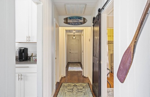 North Carolina Coast House | Spacious Beachy Bungalo One Block From Ocean