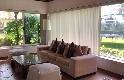 Tres de Mayo House | Spacious beautiful house on an area of ​more than 1000m2 inside a cluster.