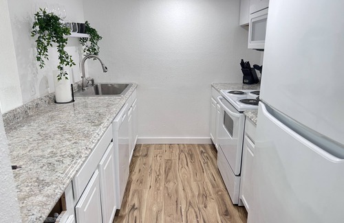 St. John - Coronado Hills House | Spacious Boho Style 3 Bedroom Duplex