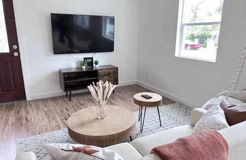 St. John - Coronado Hills House | Spacious Boho Style 3 Bedroom Duplex
