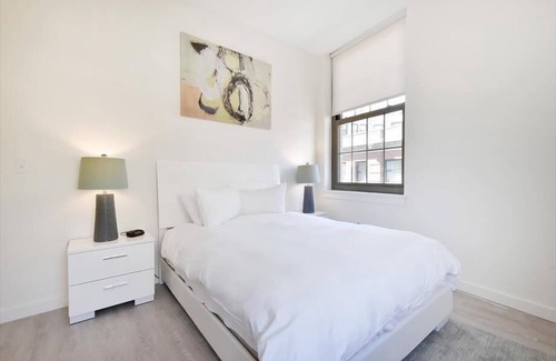Chinatown Apartment | Spacious + Bright 2BR | Kitchen | Linens+ Towels | Desk+WiFi | by GLS