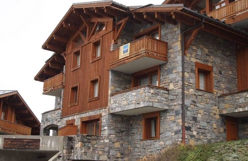 Les Eucherts Apartment | Spacious & Bright Apartment · Ski-in/Ski-out · Covered Parking