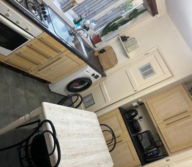 Lansbury House | Spacious bright double room