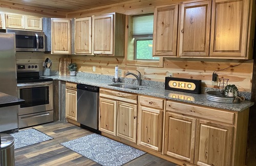 McArthur Cabin | Spacious Cabin in Hocking Hills close to Caves.HotTub,Grill & 66 Acres of Hiking