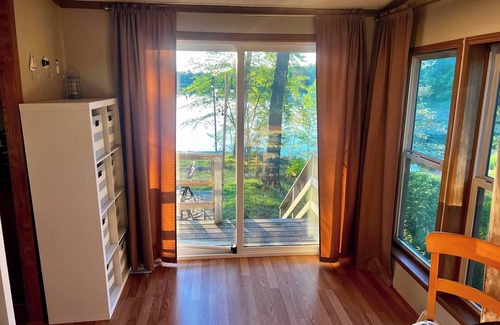 Luck Cabin | Spacious cabin right on the lake, perfect for your next family vacation!
