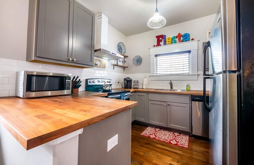 Tobin Hill Apartment | Spacious Carriage Apartment near Downtown, Pearl Brewery & Riverwalk