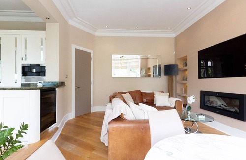 Harrogate Condo | Spacious central apartment to town with views