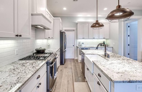 Carlton Landing Condo | Spacious + Central Condo in Carlton Landing