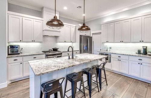Carlton Landing Condo | Spacious + Central Condo in Carlton Landing