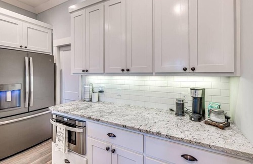 Carlton Landing Condo | Spacious + Central Condo in Carlton Landing