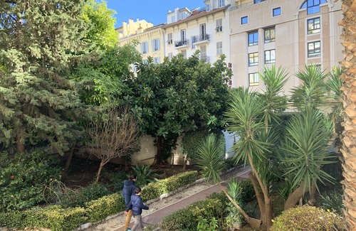 Jean-Medecin Apartment | Spacious charming 2 bedrooms, garden view, golden quarter, 5 min walk to beachn