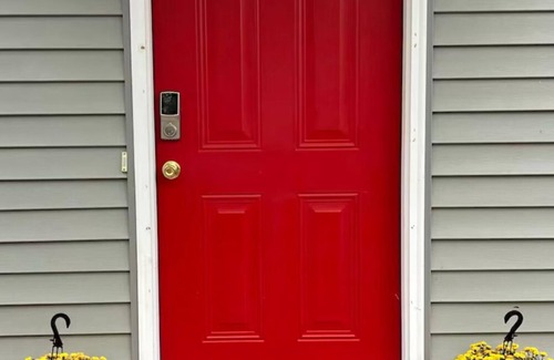 Burlington House | Spacious Charming 3-bedroom house with WiFi and AC in Burlington