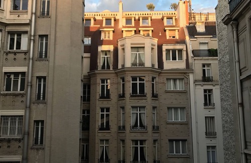 Quartier des Invalides Apartment | Spacious Classic 1 Bedroom Apartment in the Heart of Paris