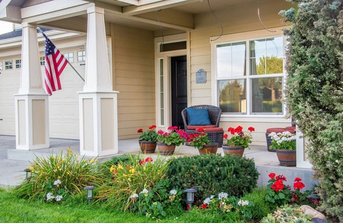 Post Falls House | Spacious Clean Open Beautiful Executive Home w/Tesla Charger