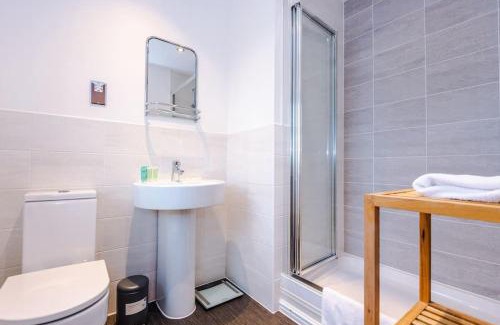 Chester House | Spacious Comfort for Contractors & Long-Term Guests
