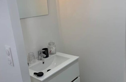 Grandvilliers Apartment | Spacious, comfortable, refurbished studio apartment