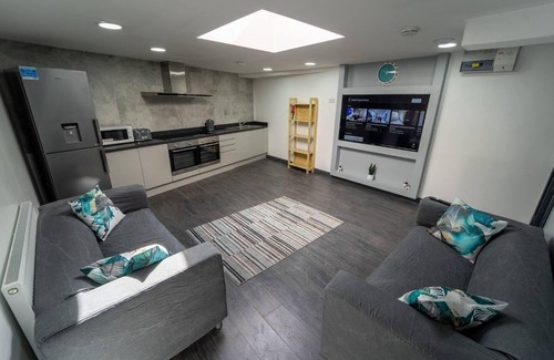 Selly Oak Apartment | Spacious Comfortable Studio Near the University