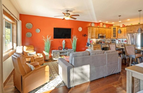 Bigfork Apartment | Spacious Condo 3-Minute Walk to Flathead Lake & DT