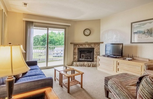 Osage Beach Resort | Spacious Condo 508 w/ Full-Sized Kitchen, Grill, & Deck Overlooking the Lake