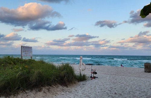 Surfside Apartment | Spacious Condo on the Beach!