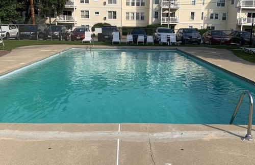 Ogunquit Condo | Spacious Condo w/Ocean Views and Pool! 3 min walk from Marginal Way and Beach!