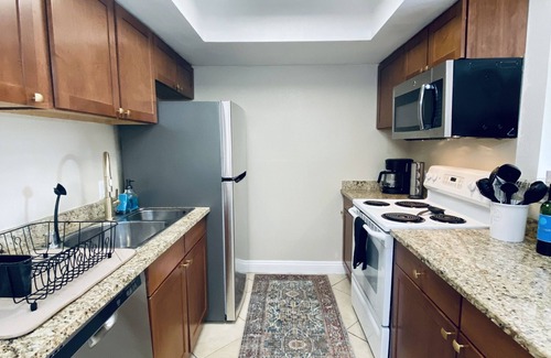 Las Vegas Apartment | Spacious condo w/pool 5 min to strip