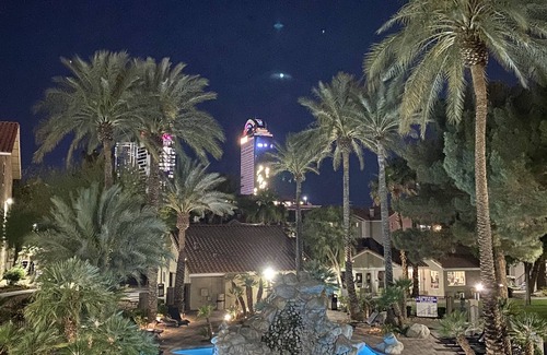 Las Vegas Apartment | Spacious condo w/pool 5 min to strip