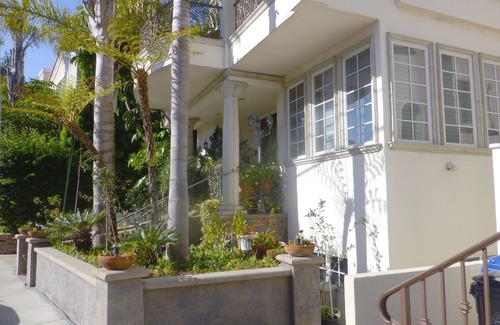 Hermosa Beach Apartment | Spacious Contemporary Style Lower Guest Apartment, Private Entry, Walk To Beach!