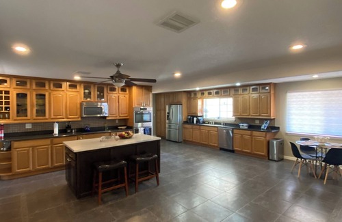El Paso House | Spacious Corner house with a Pool