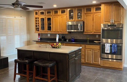 El Paso House | Spacious Corner house with a Pool