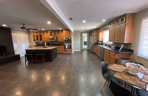 El Paso House | Spacious Corner house with a Pool