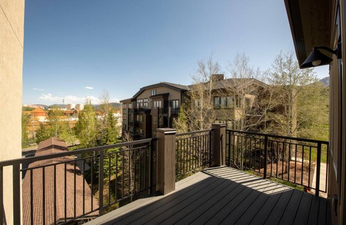 Kimball Junction Condo | Spacious Corner Unit Near Skiing, 2 BR+Loft, 2.5 BA, Top Floor, Sleeps 8