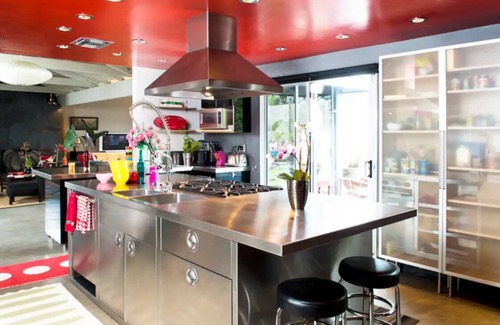 Hollywood Hills House | Spacious, cosy 4-bedroom house w/stunning views in LA- WiFi, pool, 6 TV's