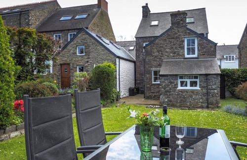 St Davids Cottage | Spacious cottage in the heart of St Davids overlooking cathedral with parking .