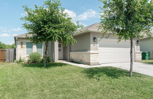 Southside House | Spacious&Cozy! 4BR/5bed/2.5BA Lackland, Missions, Downtown