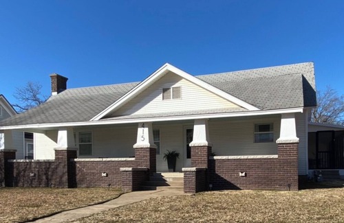 Pawhuska House | Spacious Craftsman, Near downtown and Pioneer Woman Mercantile