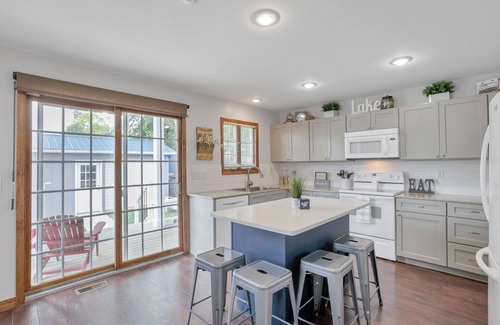 Buckeye Lake House | Spacious Cranberry Bay home just steps to the water! Pet friendly & Minimal Fees