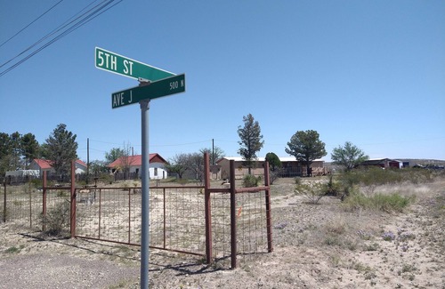 Marathon House | Spacious desert abode ready for you! Centrally located between BBNP and Davis Mt