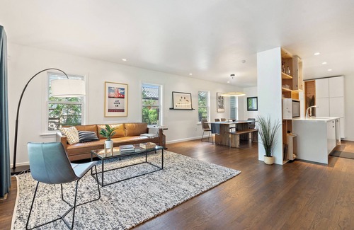 Zilker House | Spacious Design + Outdoor Kitchen in Zilker ACL