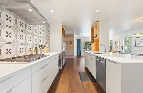 Zilker House | Spacious Design + Outdoor Kitchen in Zilker ACL