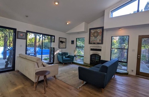 West Davis Manor House | Spacious Designer House with a Garden Yard