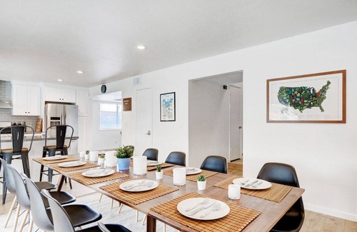 Paradise House | Spacious Designer Modern Oasis w/Pool + Spa, Near The Strip (31+ Day Rental)