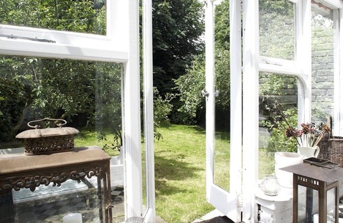St. Leonard's House | Spacious Detached London Family Home (sleeps 10-11)