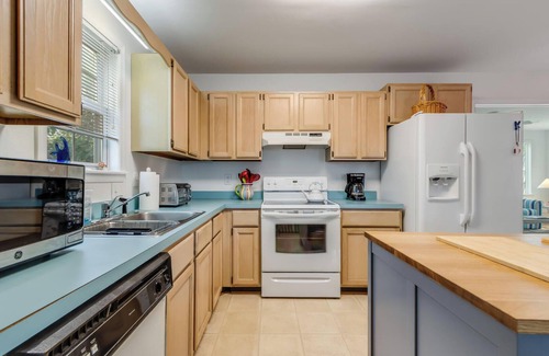 Ocean View Cottage | Spacious Dog-Friendly Escape Near Bethany Beach w/Pool & Sunroom