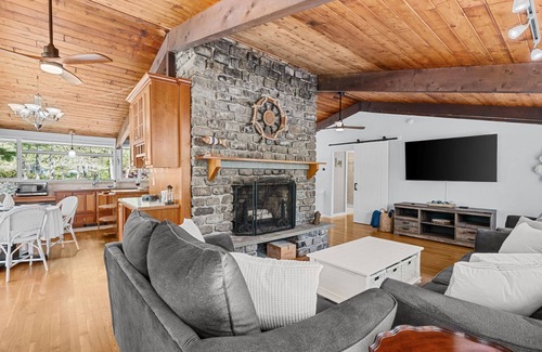 Sandwich House | Spacious dog-friendly property featuring a stunning backyard oasis with fire pits and outdoor bar