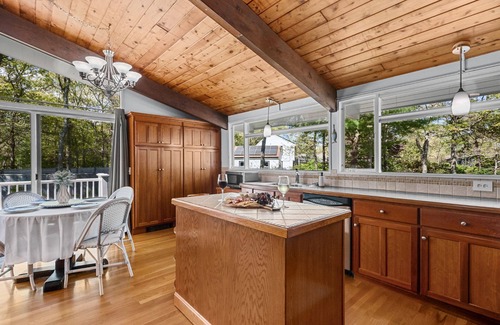Sandwich House | Spacious dog-friendly property featuring a stunning backyard oasis with fire pits and outdoor bar