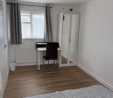 Dartford House | Spacious Double Room - Central Dartford