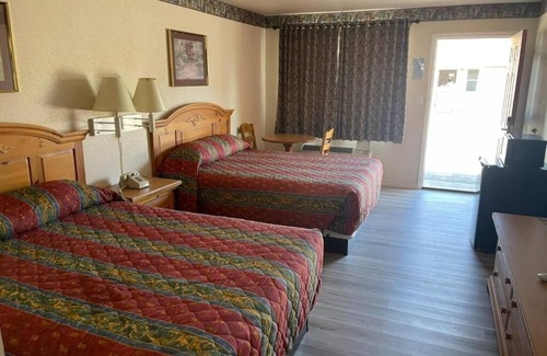 Mathis Hotel | Spacious Double Room w/Parking Near Lake Corpus Christi Adventures